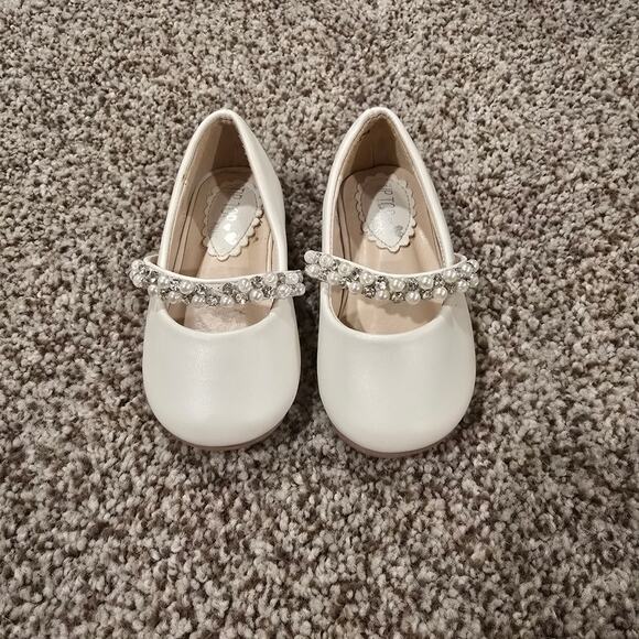 Baby Girl's Tip Top Kids Ivory Beaded Rhinestone Slip On Dress Shoes | Size 4 - Picture 2 of 10